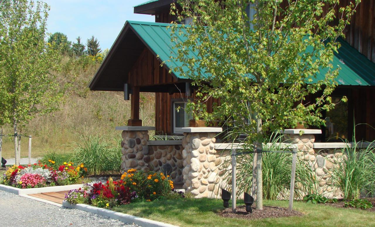 The Edge Hotel Welch Hill Exterior photo