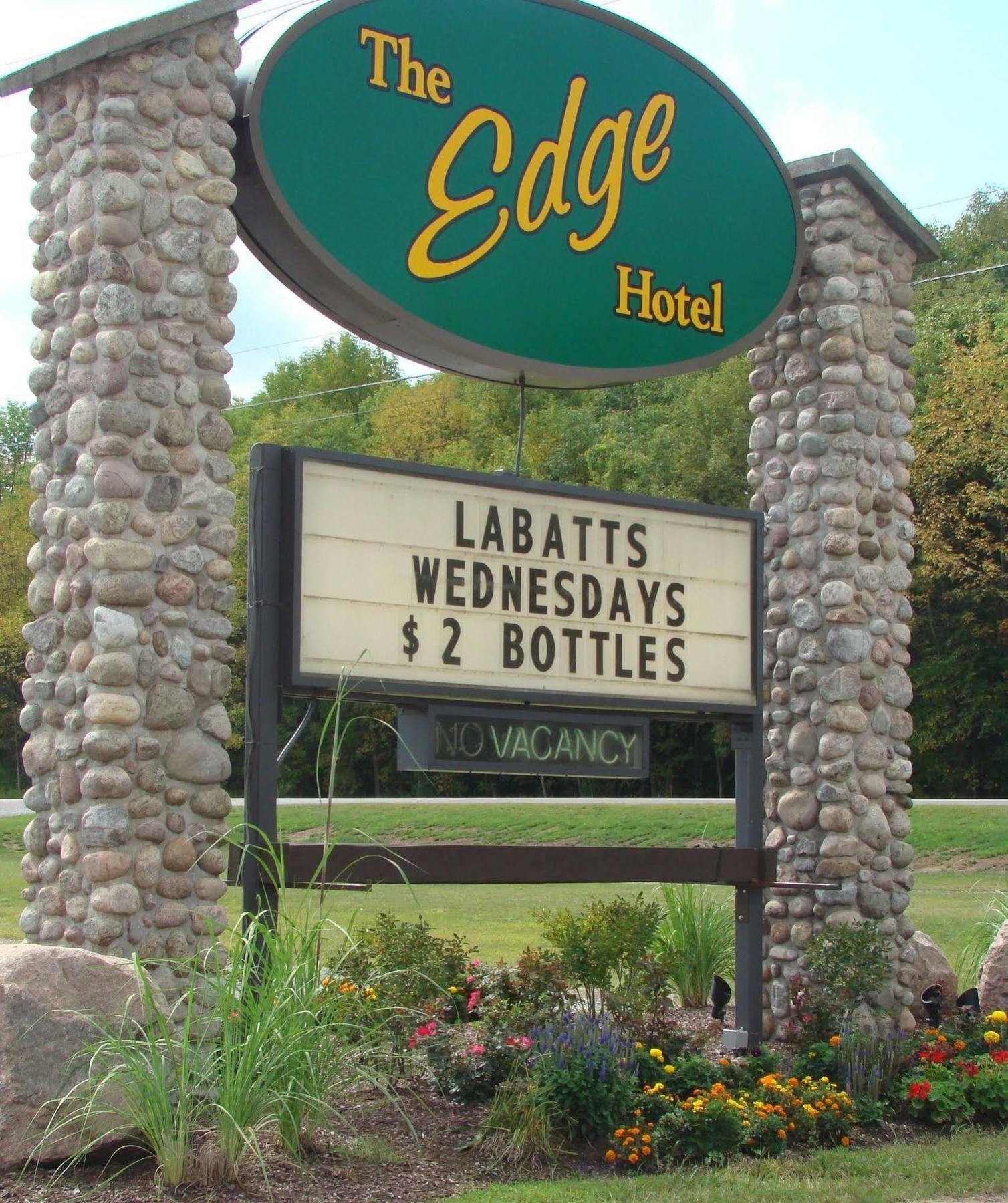 The Edge Hotel Welch Hill Exterior photo